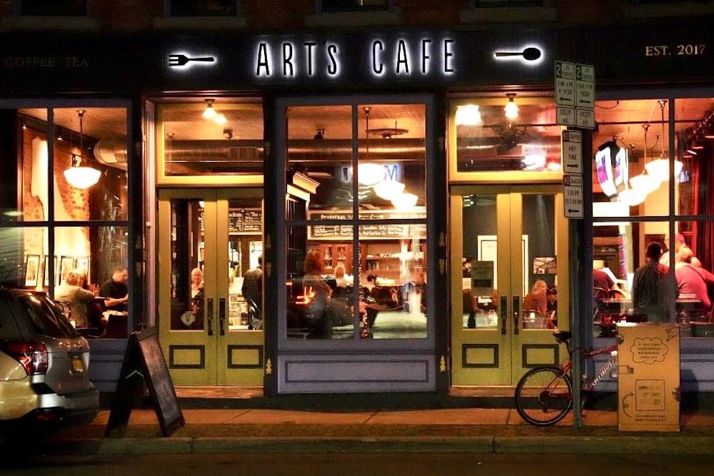 01 art's cafe night